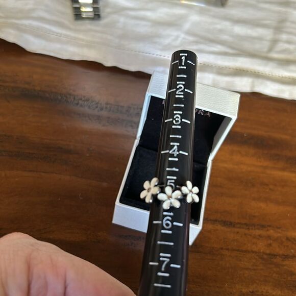 Pandora 3 daisy’s Ring size is 5.5  with original box - Picture 5 of 12